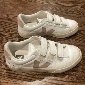 Veja Recife Logo Sneaker - Size 7 - Extra White Babe Color
